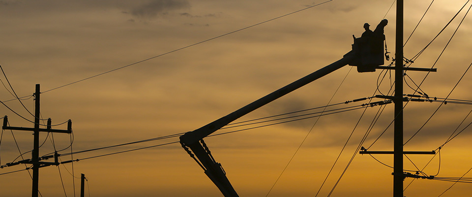 Bucket-truck_sunset worker in bucket truck